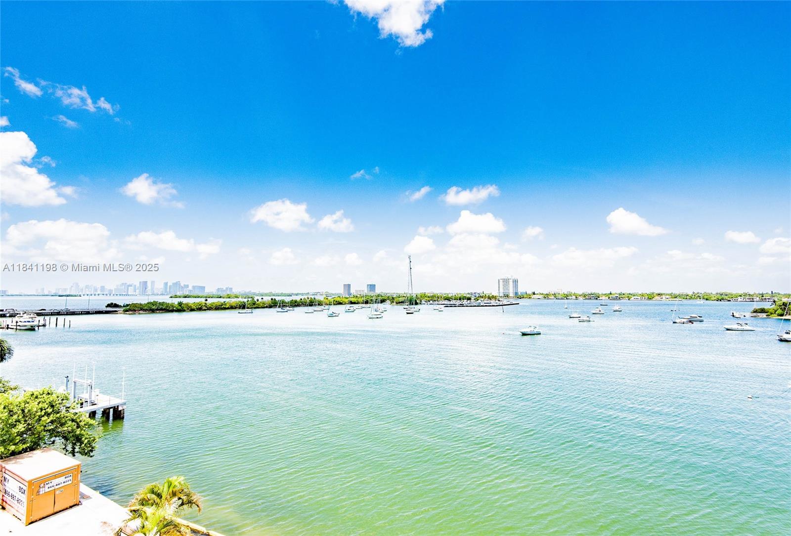 7928 West Dr 510, North Bay Village, FL, 33141/$375,000 3 7928 West Dr 510