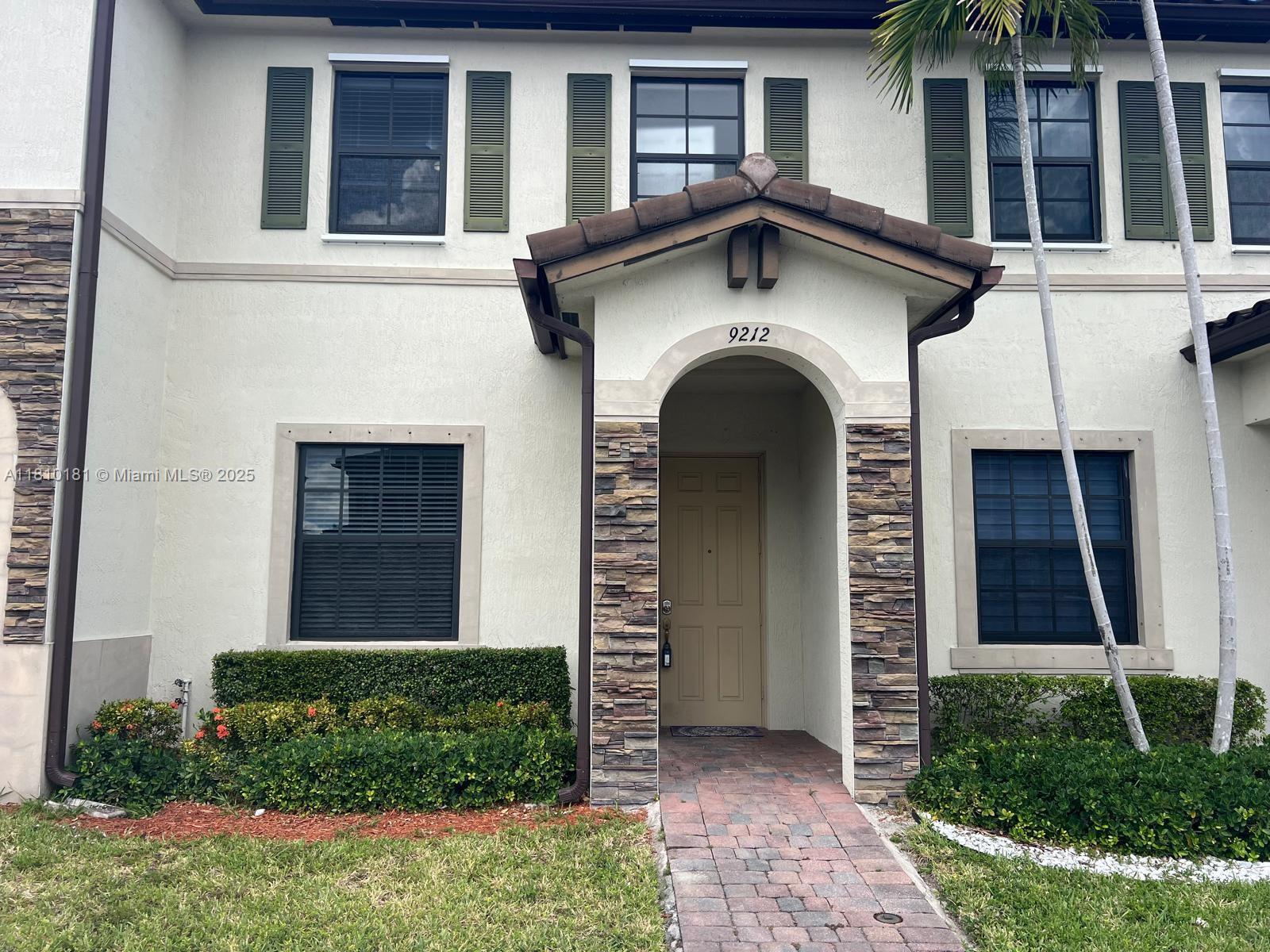 9212 W 33rd Way, Hialeah, Miami-Dade County, Florida - 2 Bedrooms  
3 Bathrooms - 