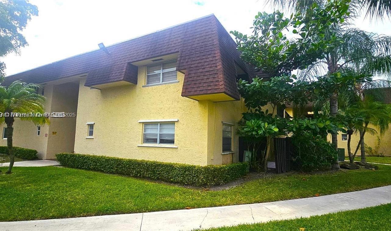 Rental Property at 9101 Sw 137th Ter 15-4, Miami, Broward County, Florida - Bedrooms: 1 
Bathrooms: 1  - $1,900 MO.