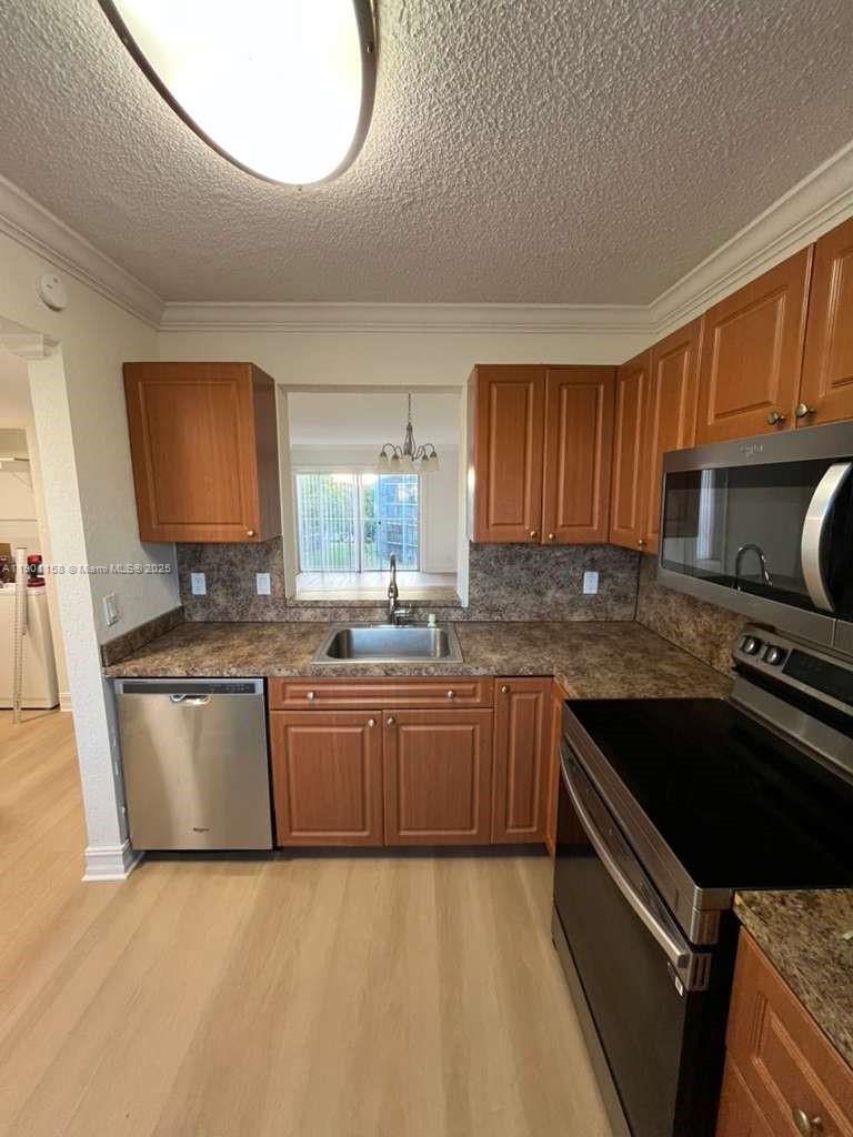 LAKESHORE AT UNIVERSITY P - Residential Lease