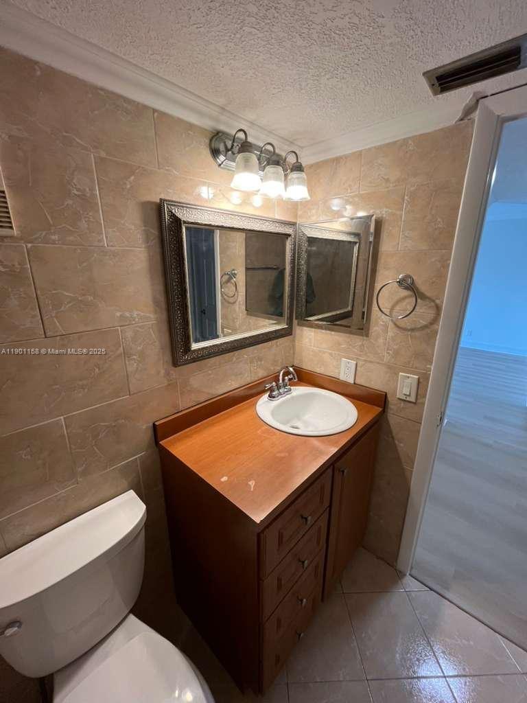 LAKESHORE AT UNIVERSITY P - Residential Lease