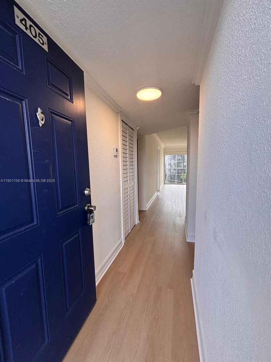 Beautifully renovated 2-bedroom, 2-bathroom condo featuring *brand-new laminate floors*, fresh paint, and a spacious kitchen equipped with stainless steel appliances and ample cabinet space. Enjoy the convenience of in-unit laundry and a smart, functional layout with large bedrooms and updated bathrooms. Bright and airy with a lovely view, this move-in-ready home combines style, comfort, and modern finishes in one perfect package