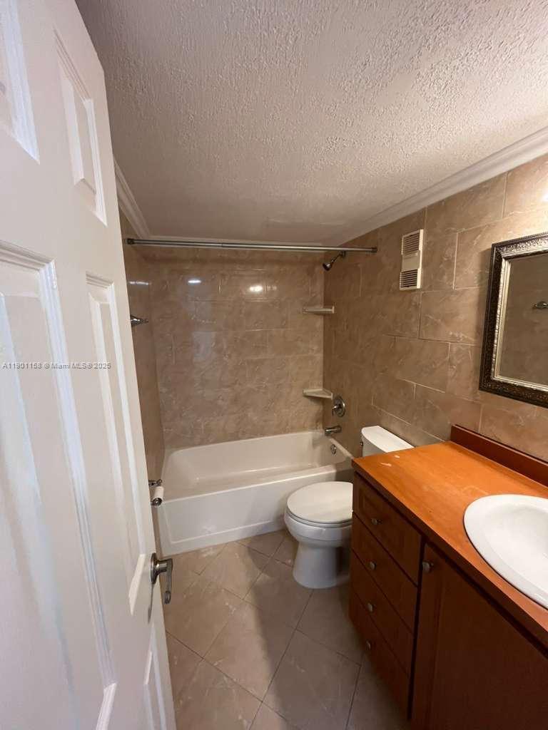 LAKESHORE AT UNIVERSITY P - Residential Lease