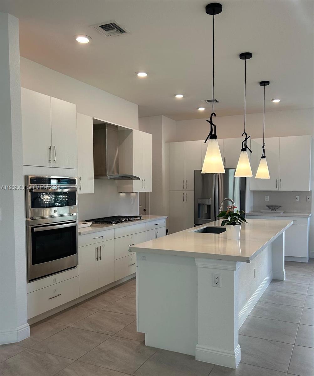 12160 N Baypoint Cir