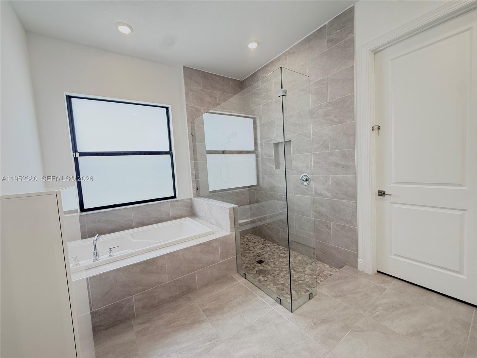 PARKLAND BAY - Residential