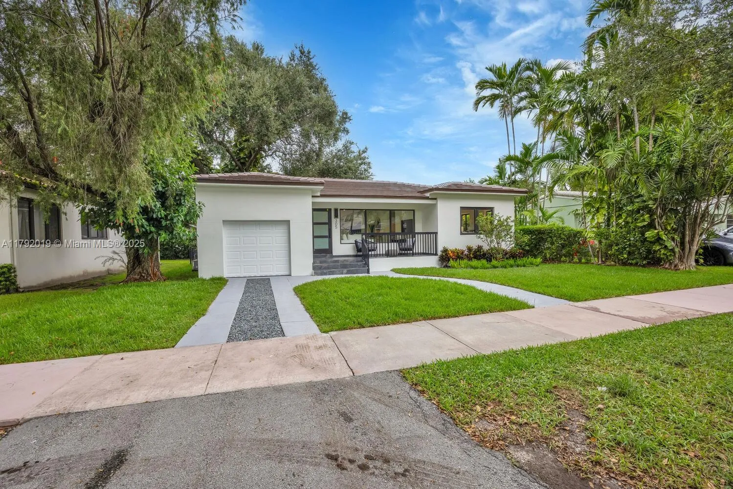 Coral Gables, Florida 33134, United States, 2 Bedrooms Bedrooms, ,2 BathroomsBathrooms,Residential,Active,118101