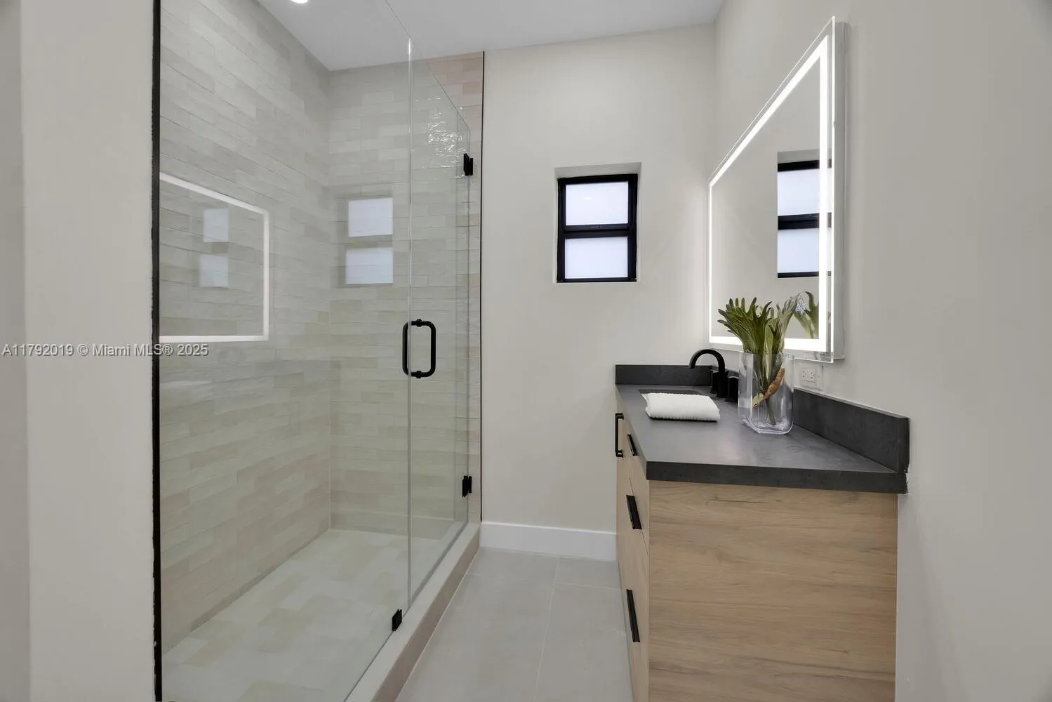 Coral Gables, Florida 33134, United States, 2 Bedrooms Bedrooms, ,2 BathroomsBathrooms,Residential,Active,118101