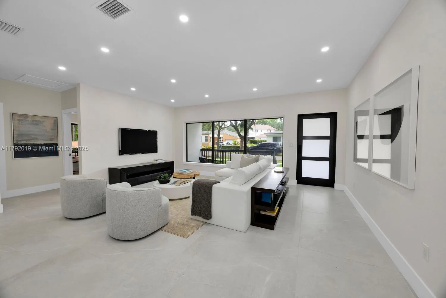 Coral Gables, Florida 33134, United States, 2 Bedrooms Bedrooms, ,2 BathroomsBathrooms,Residential,Active,118101