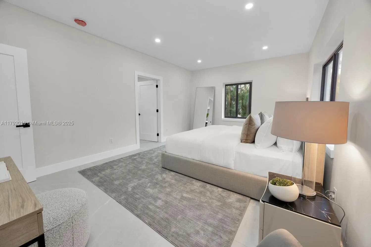 Coral Gables, Florida 33134, United States, 2 Bedrooms Bedrooms, ,2 BathroomsBathrooms,Residential,Active,118101