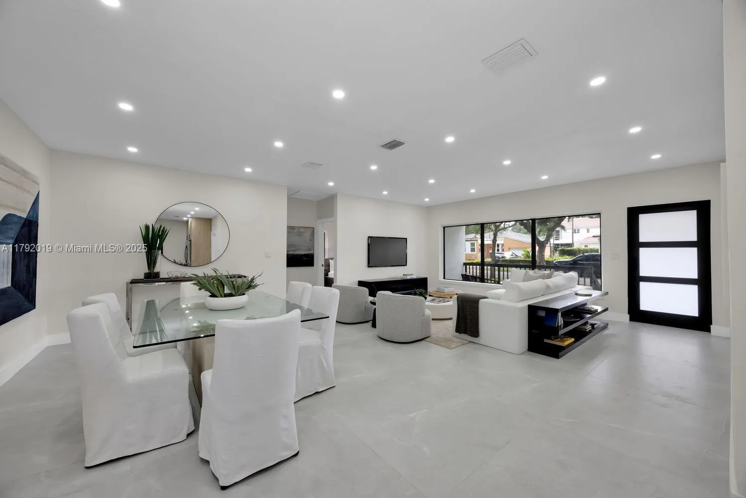 Coral Gables, Florida 33134, United States, 2 Bedrooms Bedrooms, ,2 BathroomsBathrooms,Residential,Active,118101