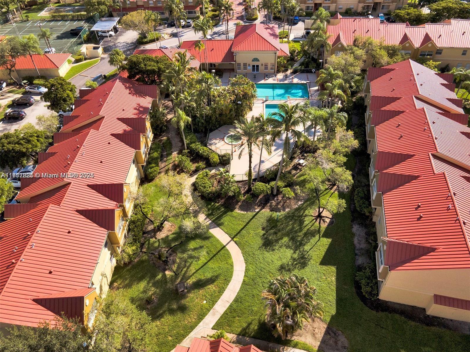 LA HACIENDA COUNTRY CLUB - Residential