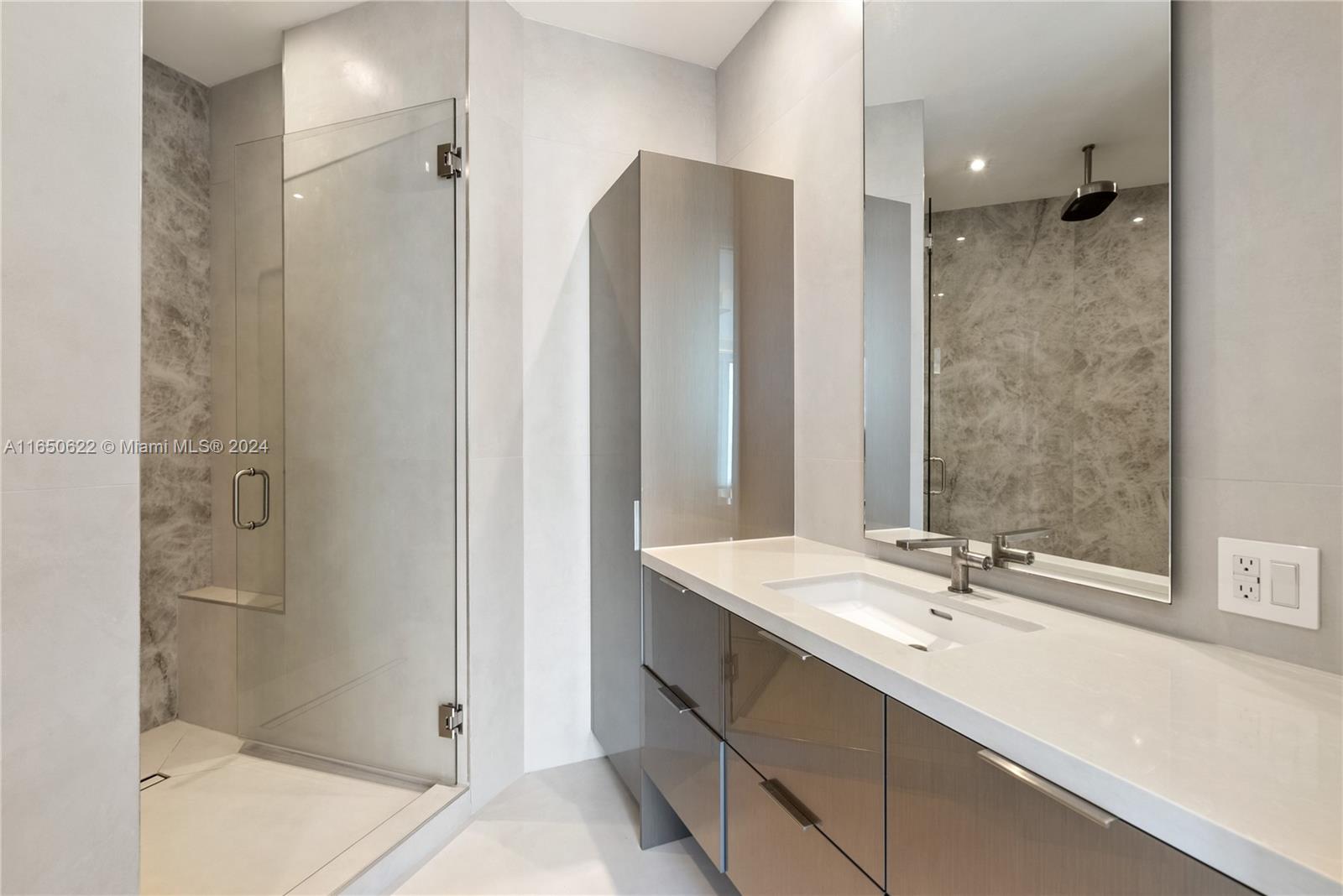 OCEANIA III CONDO - Residential