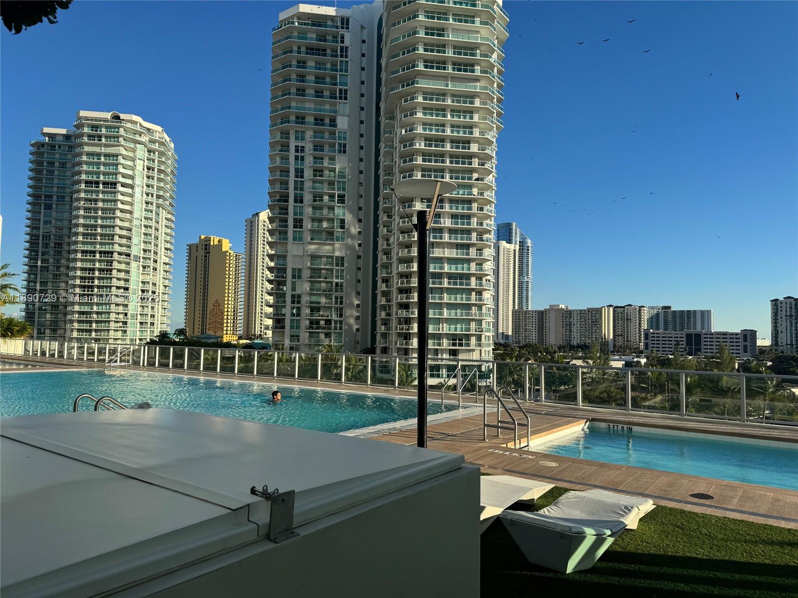 PARQUE TOWERS CONDO - Residential