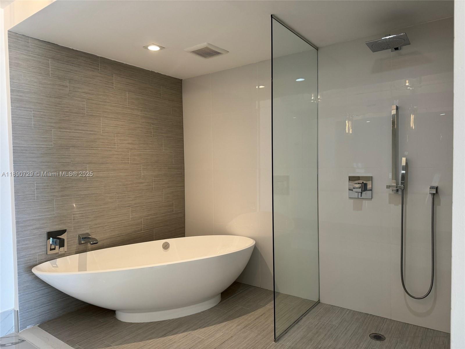 PARQUE TOWERS CONDO - Residential