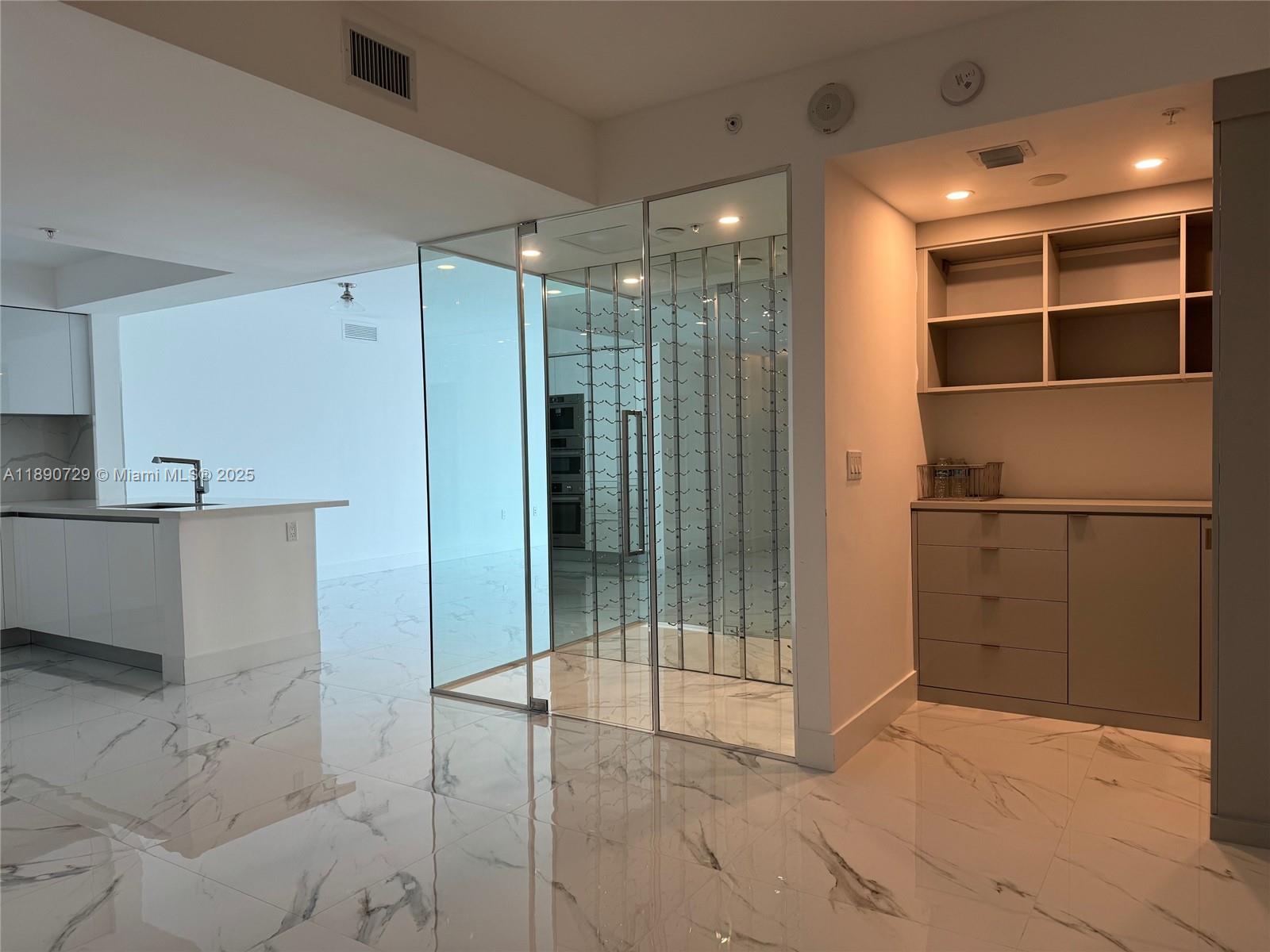 PARQUE TOWERS CONDO - Residential