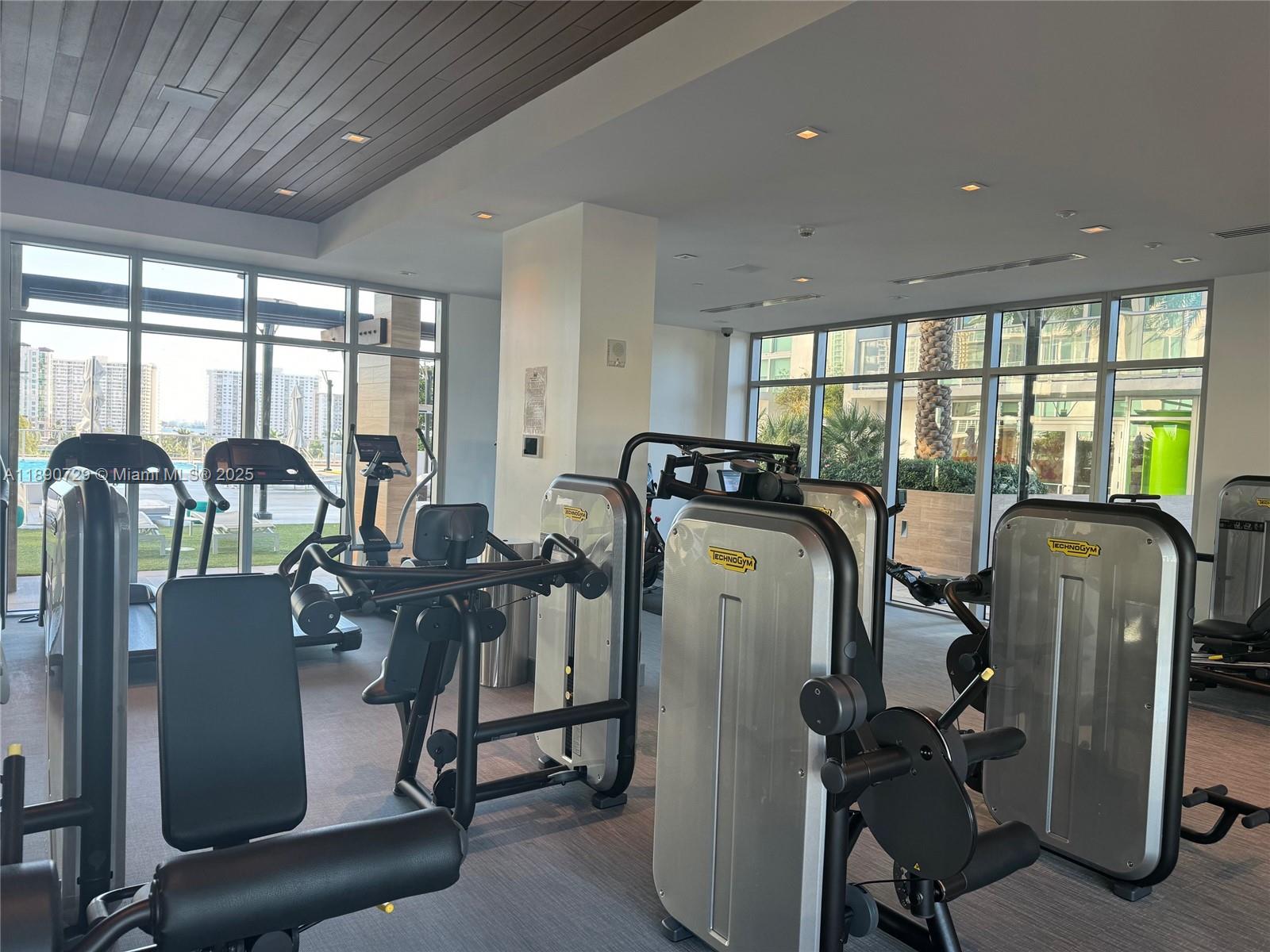 PARQUE TOWERS CONDO - Residential