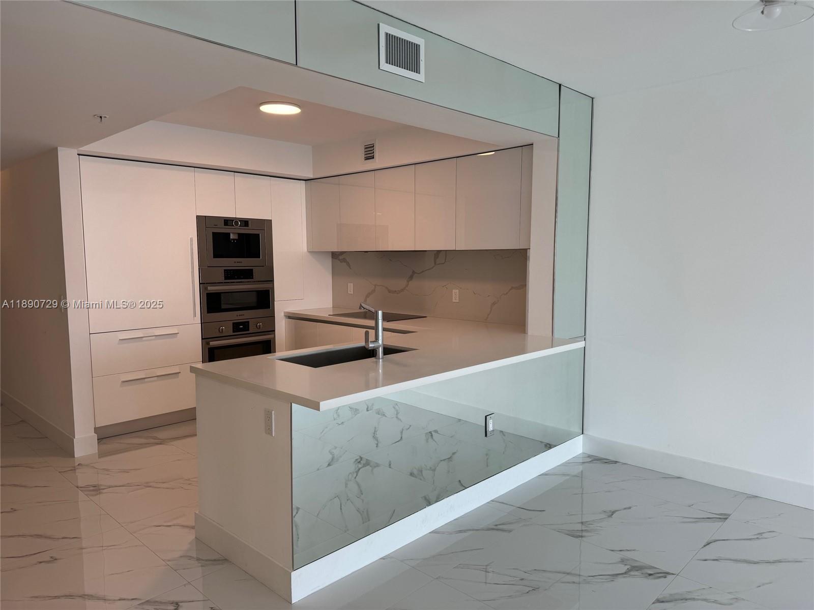 PARQUE TOWERS CONDO - Residential