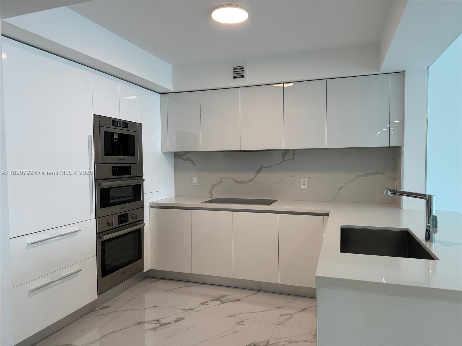 PARQUE TOWERS CONDO - Residential