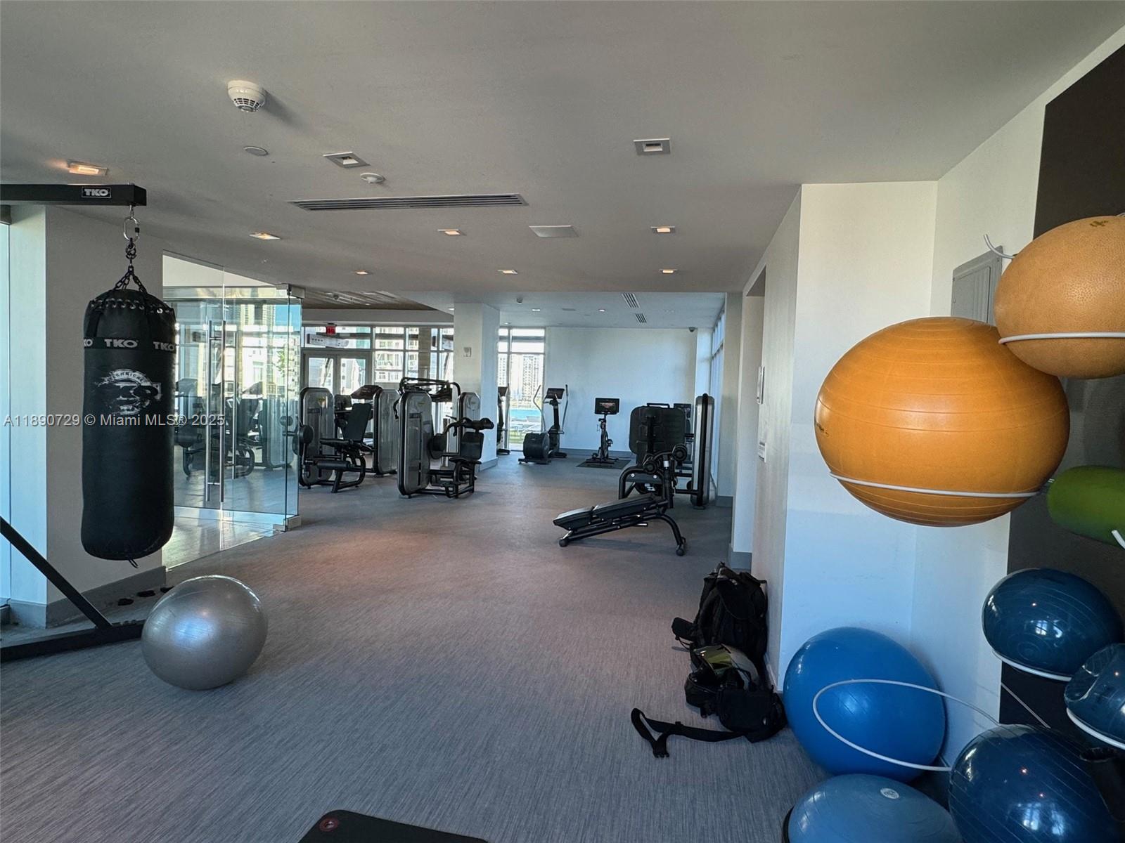 PARQUE TOWERS CONDO - Residential
