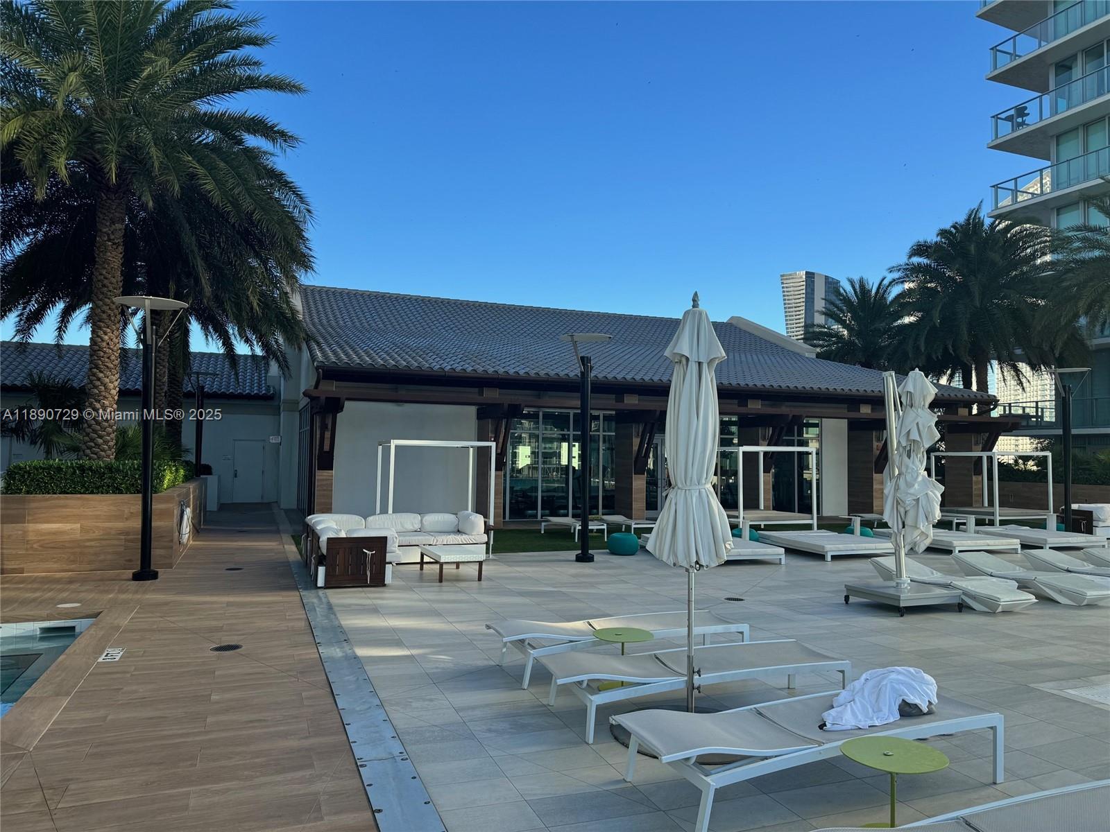 PARQUE TOWERS CONDO - Residential