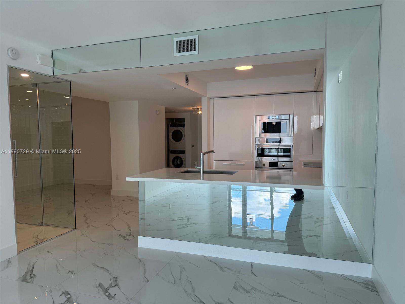 PARQUE TOWERS CONDO - Residential