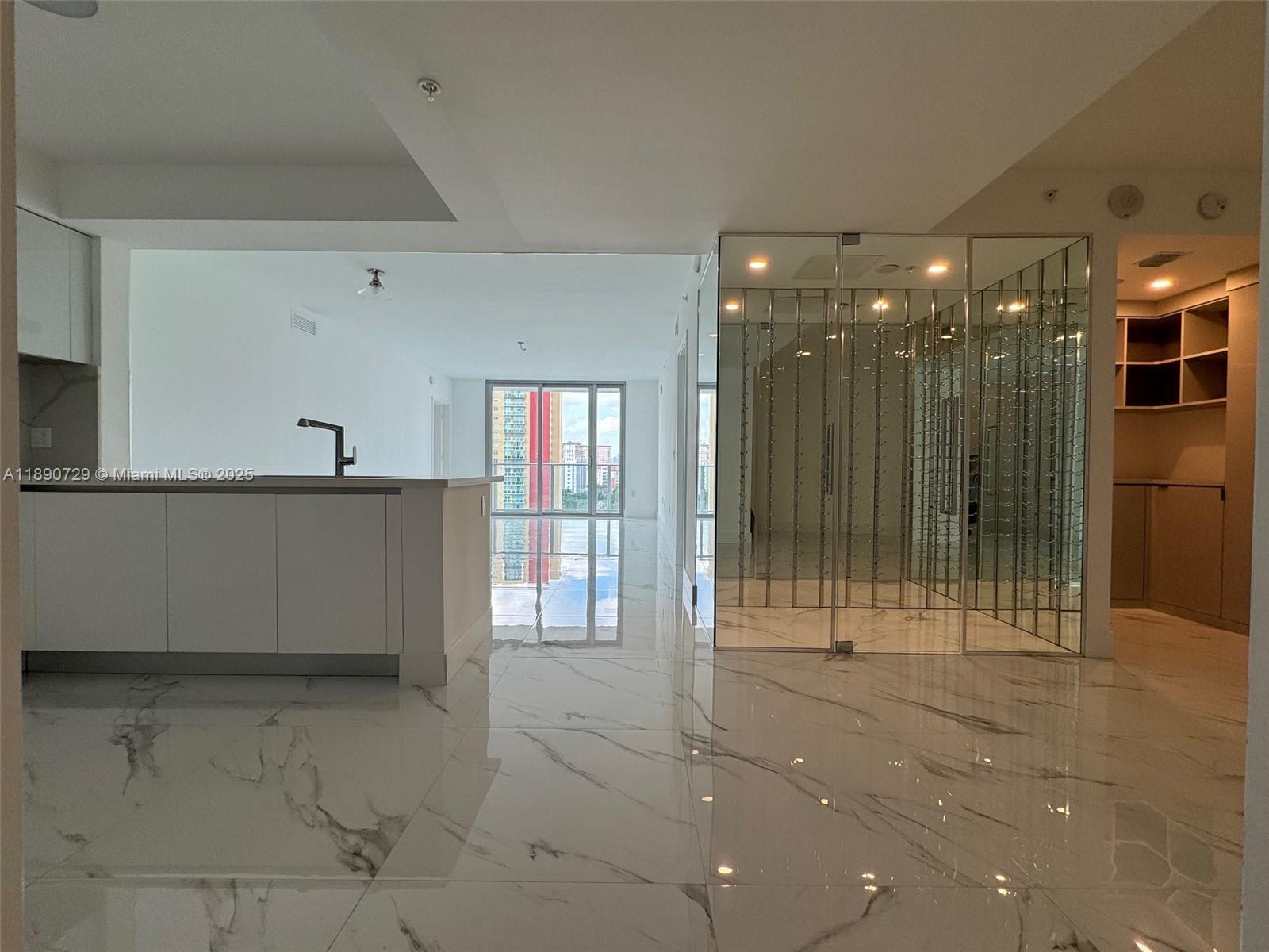 PARQUE TOWERS CONDO - Residential