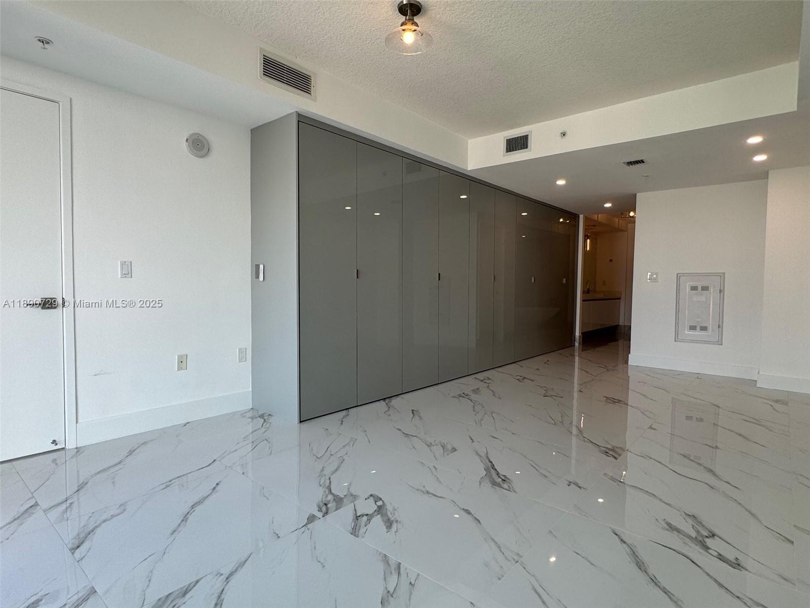 PARQUE TOWERS CONDO - Residential