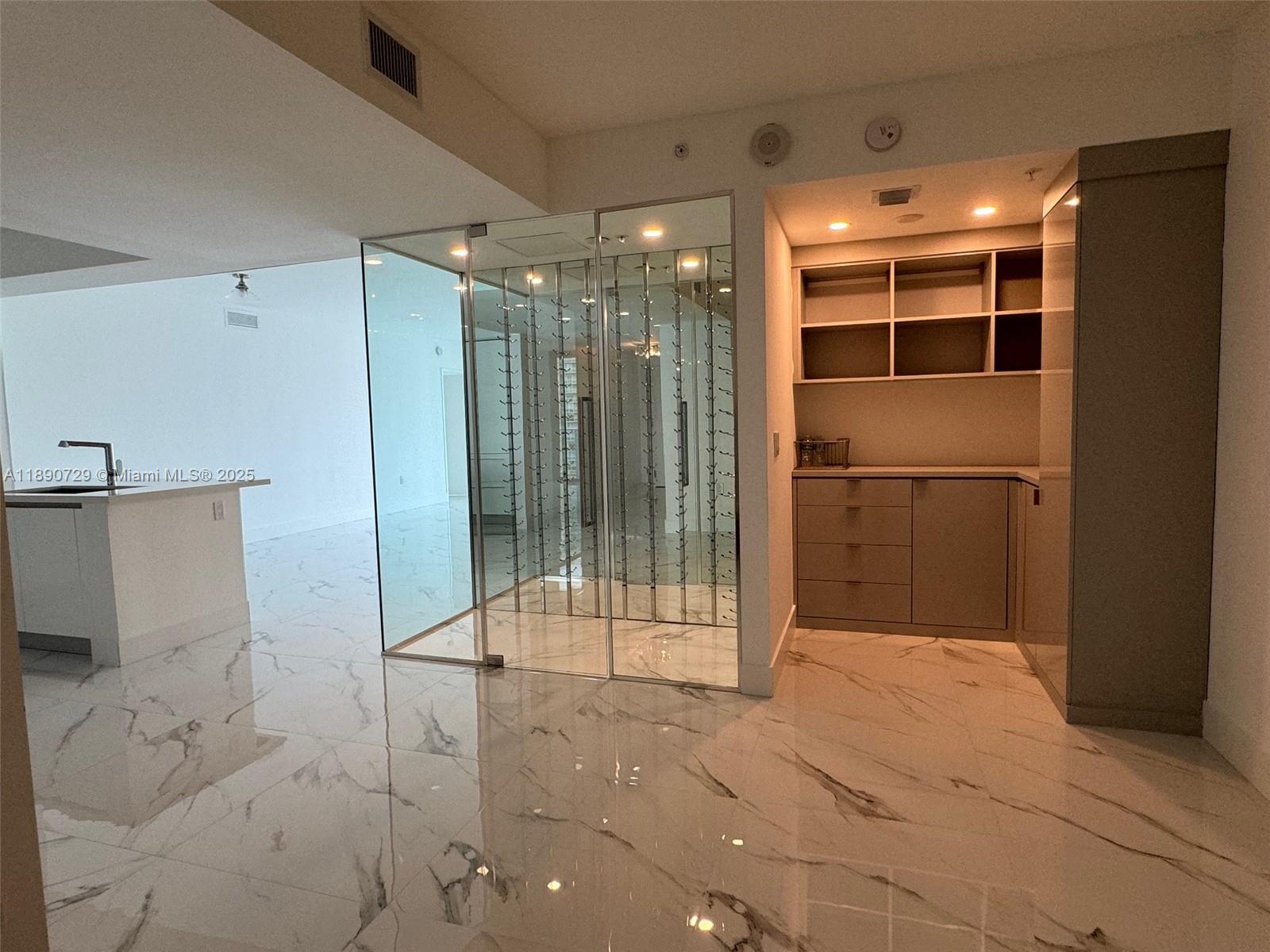 PARQUE TOWERS CONDO - Residential