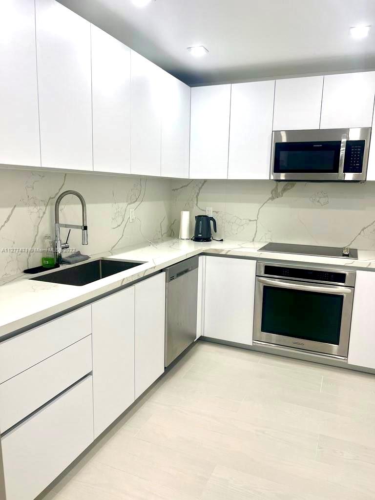 THE PLAZA OF BAL HARBOUR - Residential Lease