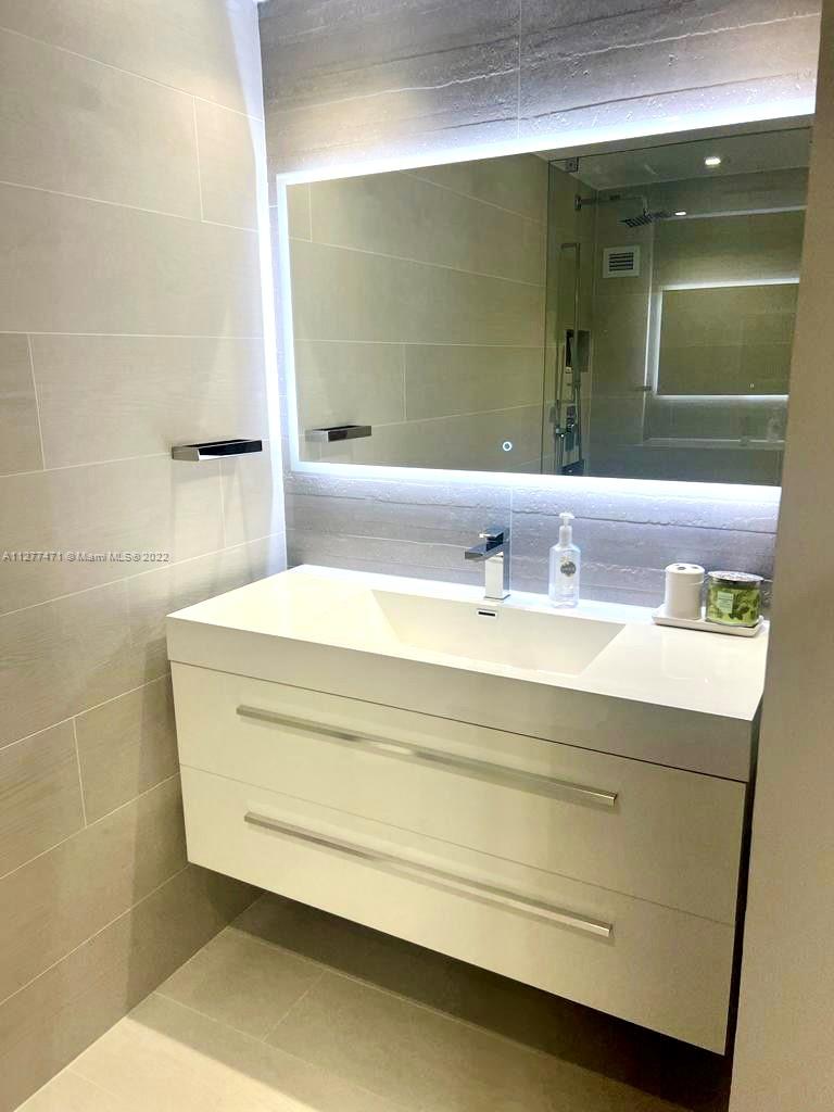 THE PLAZA OF BAL HARBOUR - Residential Lease