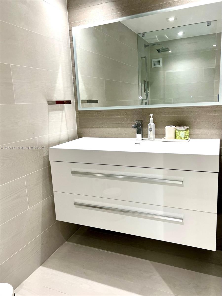 THE PLAZA OF BAL HARBOUR - Residential Lease