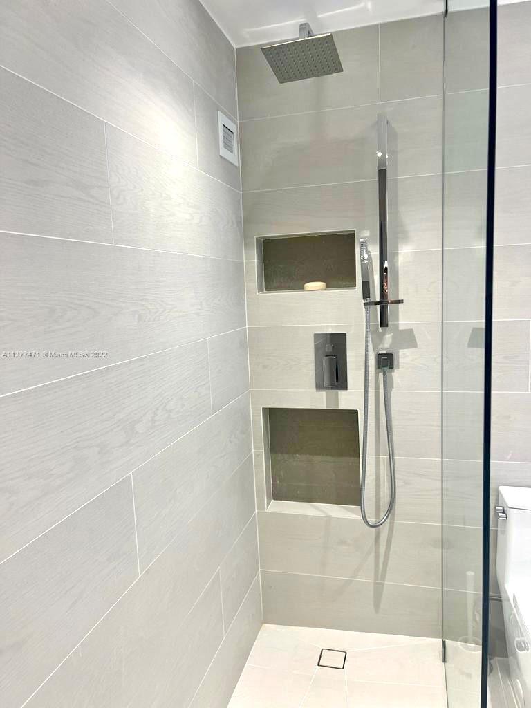 THE PLAZA OF BAL HARBOUR - Residential Lease