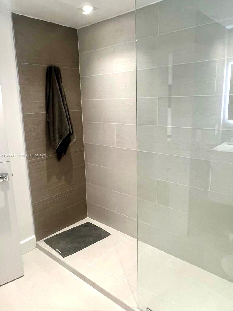 THE PLAZA OF BAL HARBOUR - Residential Lease