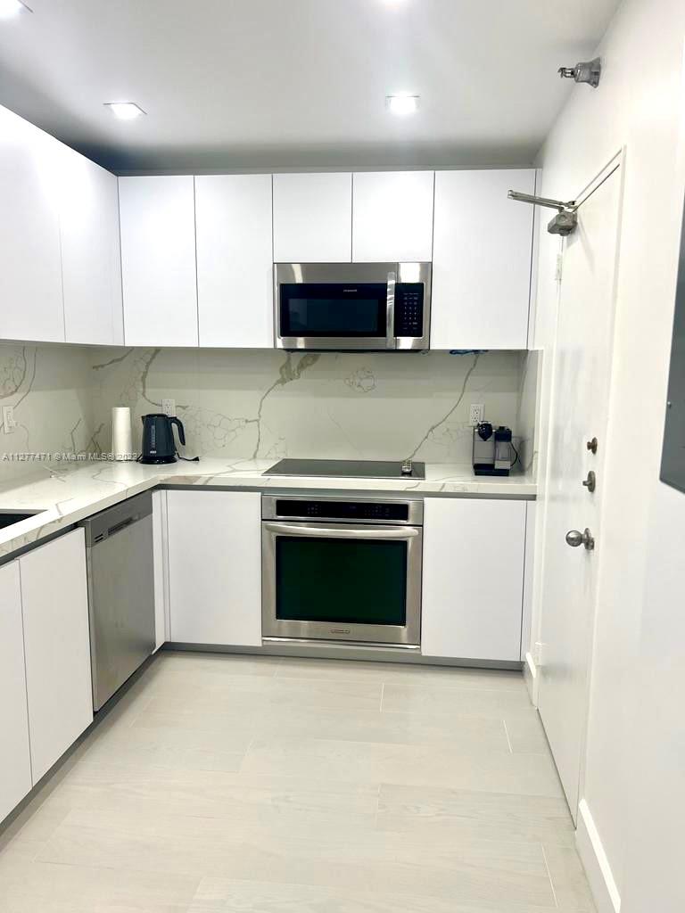 THE PLAZA OF BAL HARBOUR - Residential Lease