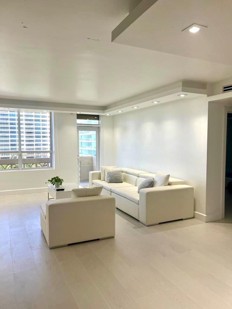 THE PLAZA OF BAL HARBOUR - Residential Lease