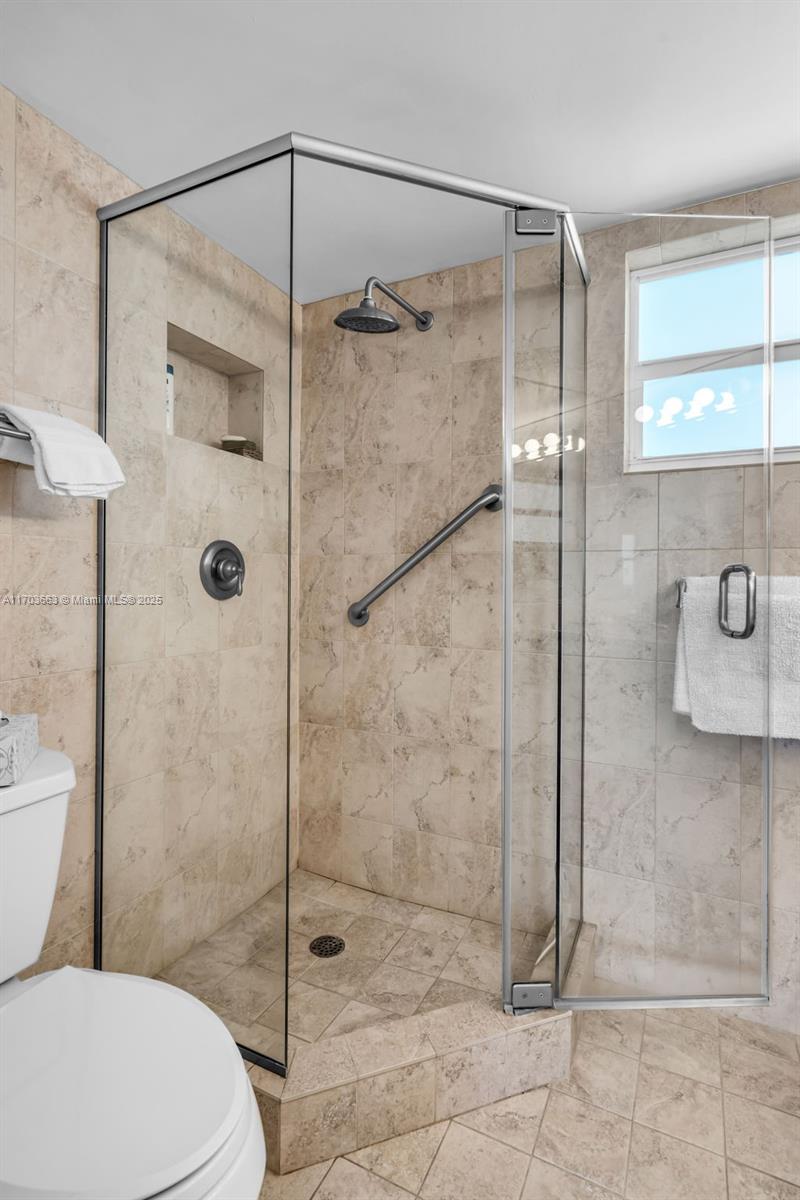 GRANADA HOUSE CONDOMINIUM - Residential