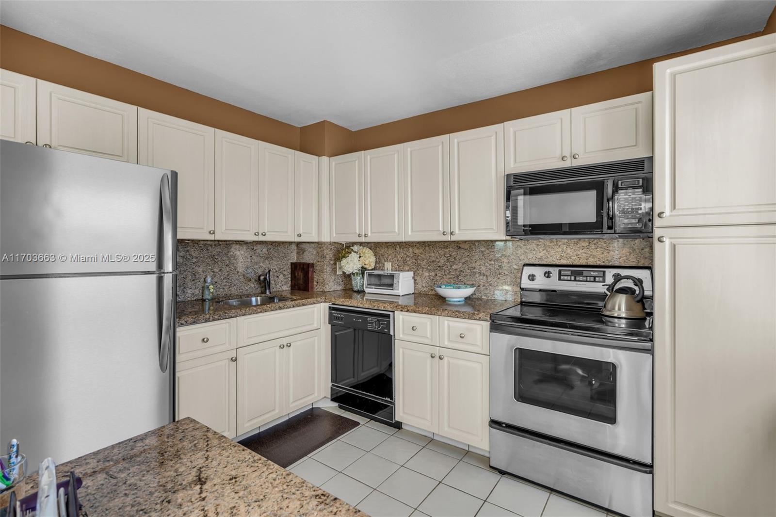 GRANADA HOUSE CONDOMINIUM - Residential