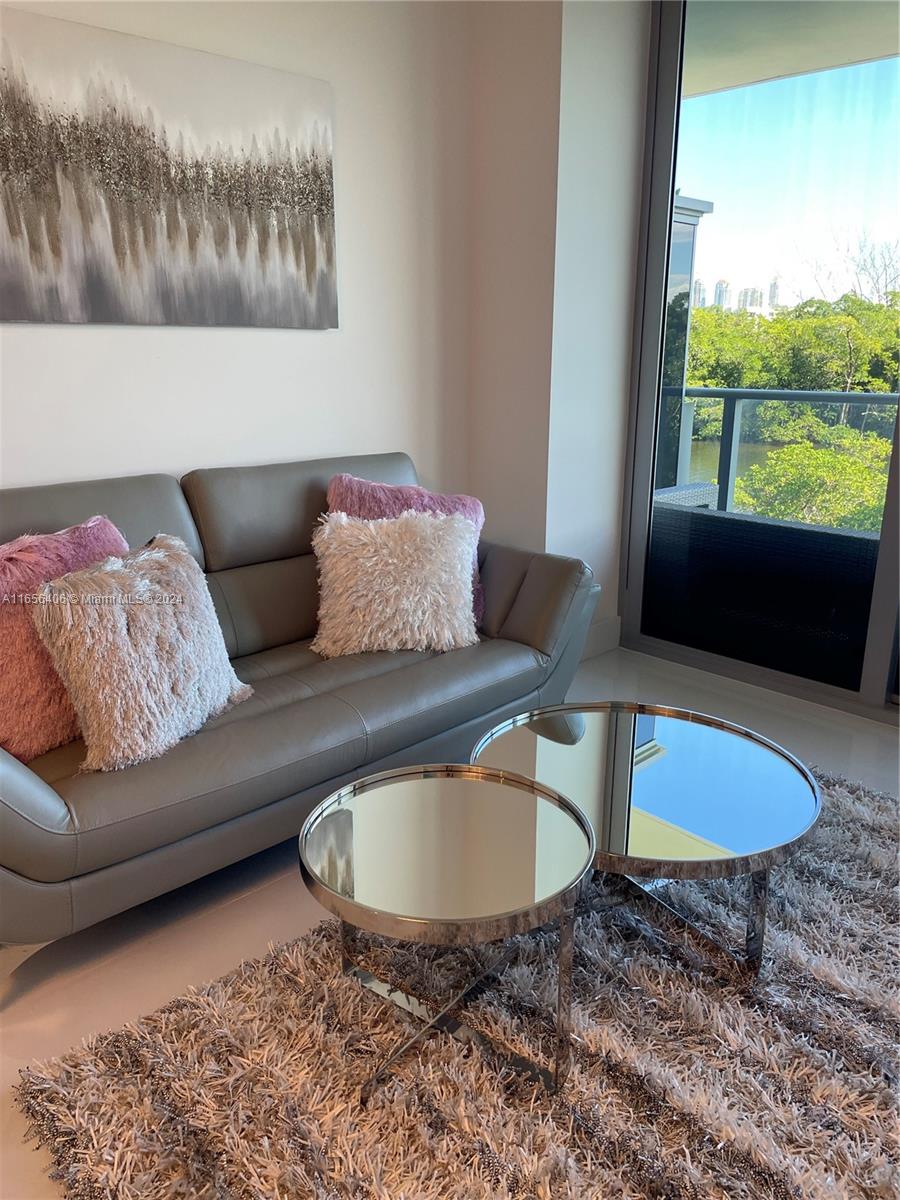 Direct water views from this amazing unit at The Harbour south tower , fully furnished and equipped, two bedrooms two bathrooms,plus den, don't miss it. Amenities include sauna, spa, cold plunge, soccer, tennis and basketball courts, squash court, kayaks, gym, kids room and more. Available for 3 months seasonal