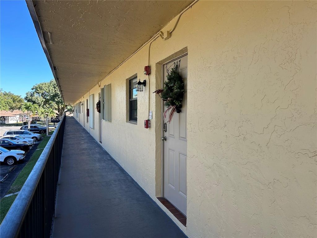 Photo of 200 Gate Rd #207, Hollywood, FL 33024 (MLS # A11982750)