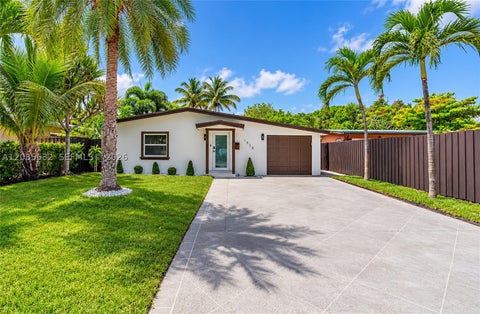 Photo of 1525 NE 18th Ave, Fort Lauderdale, FL 33304 (MLS # A12085632)