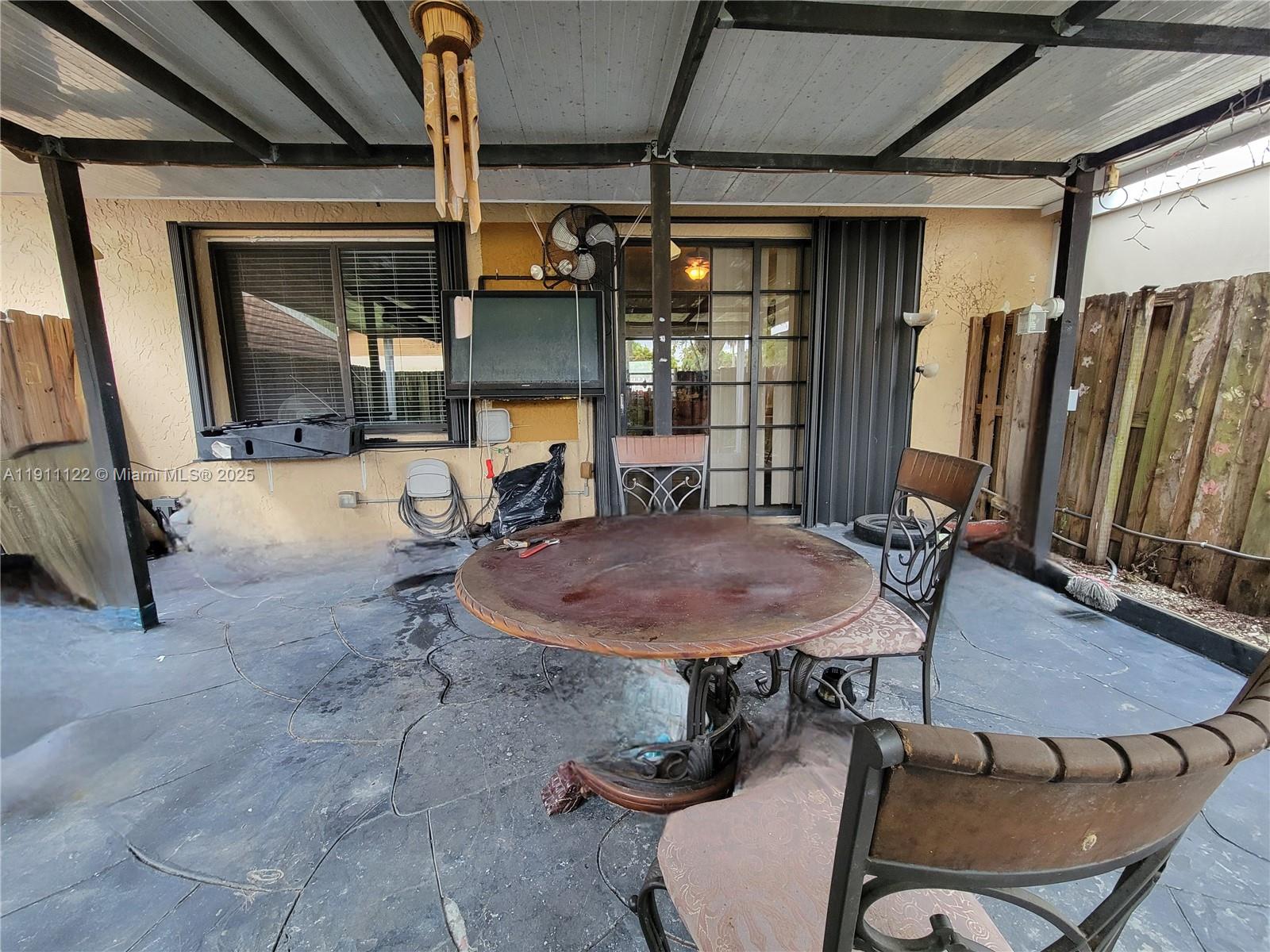 COUNTRY LAKE MANORS TOWNH - Residential