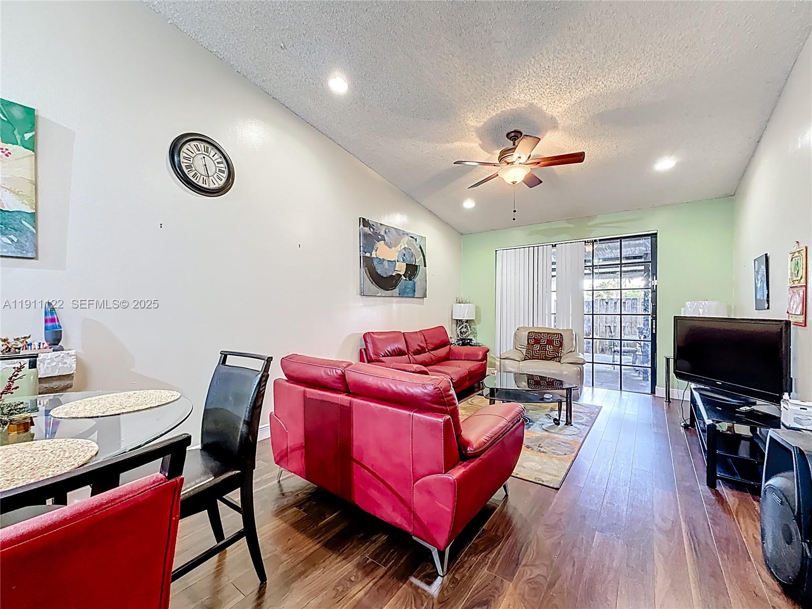 COUNTRY LAKE MANORS TOWNH - Residential