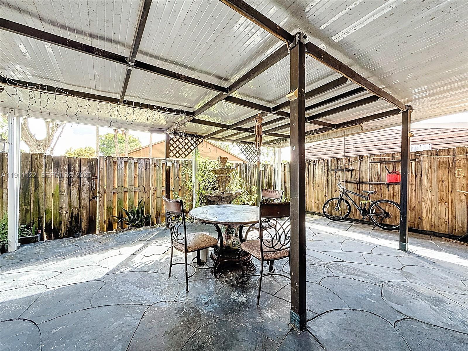 COUNTRY LAKE MANORS TOWNH - Residential