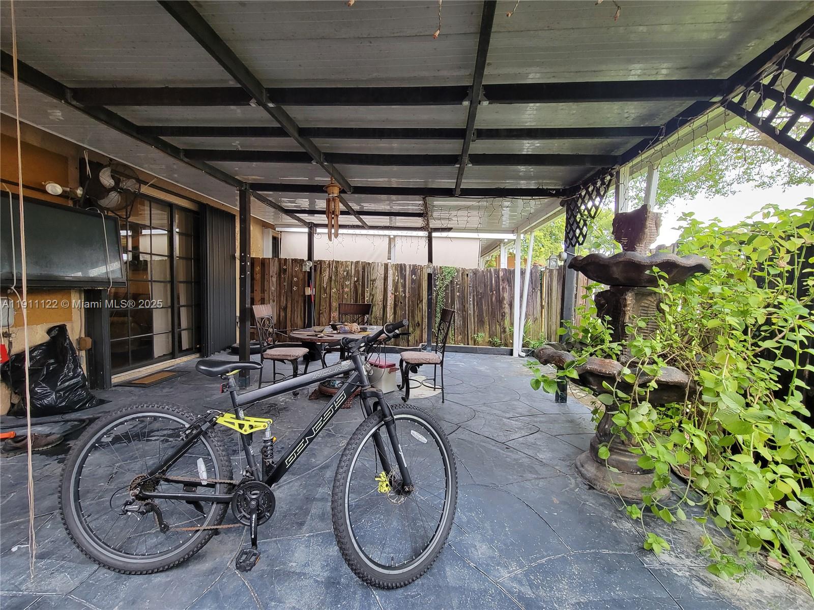 COUNTRY LAKE MANORS TOWNH - Residential