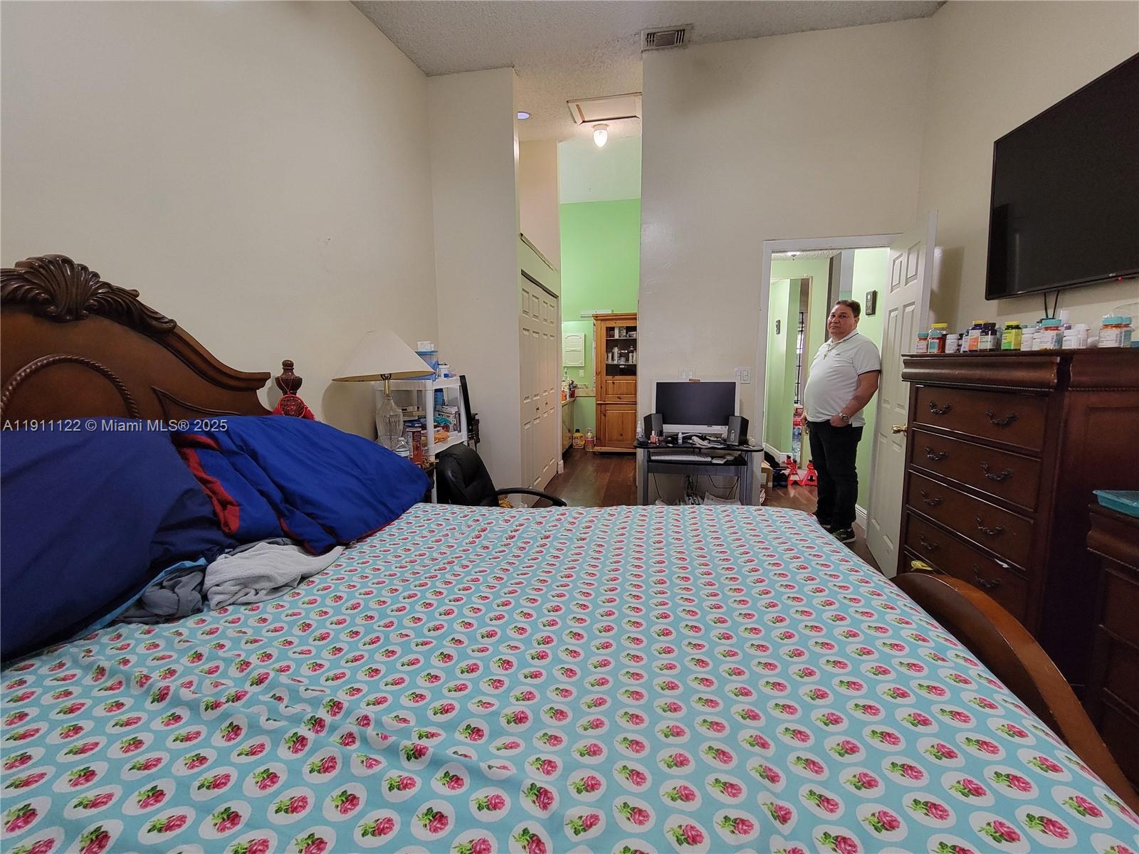 COUNTRY LAKE MANORS TOWNH - Residential