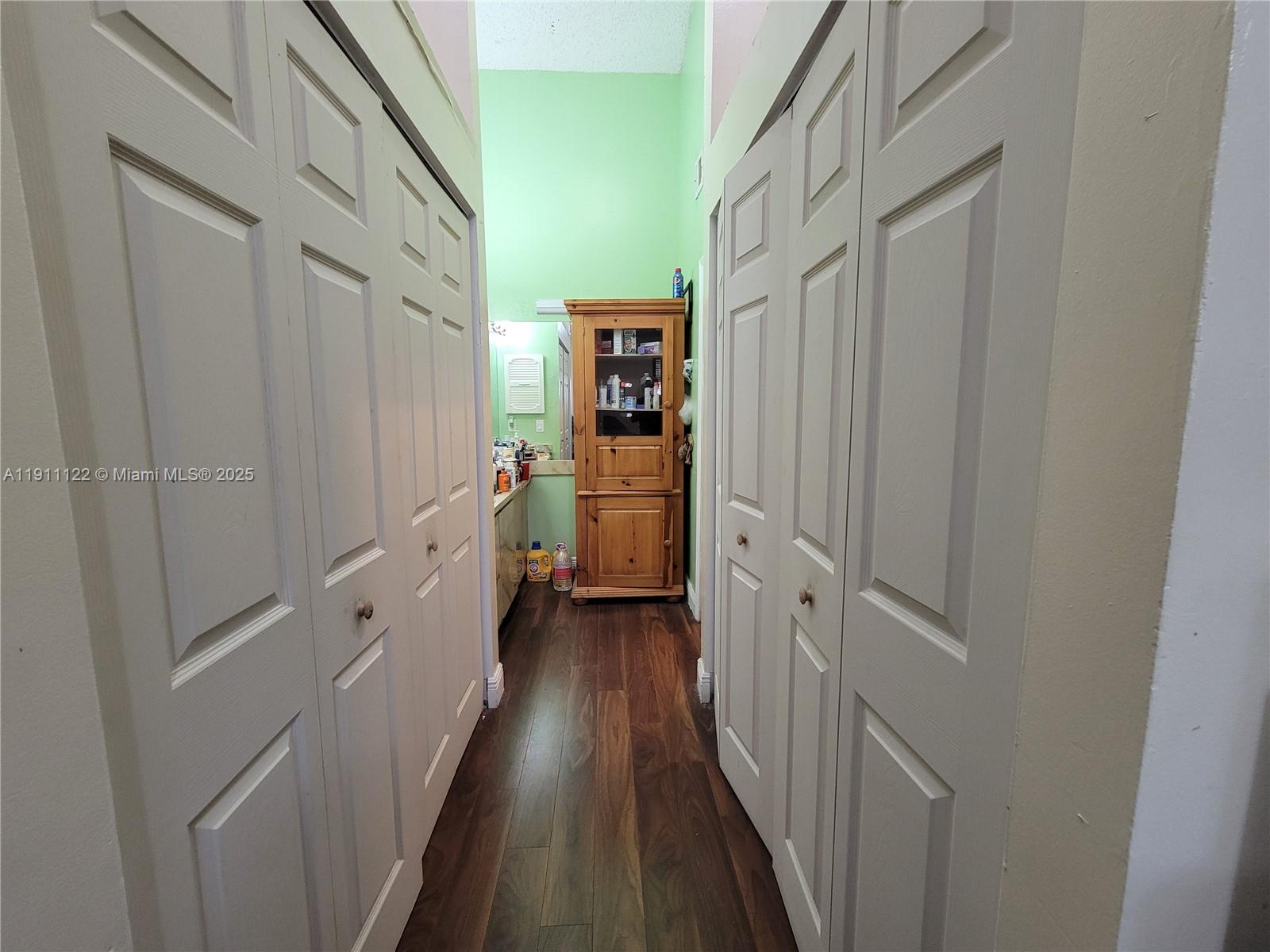 COUNTRY LAKE MANORS TOWNH - Residential