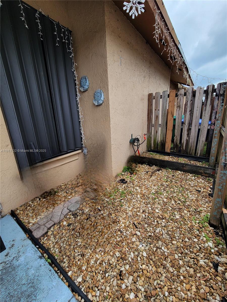 COUNTRY LAKE MANORS TOWNH - Residential