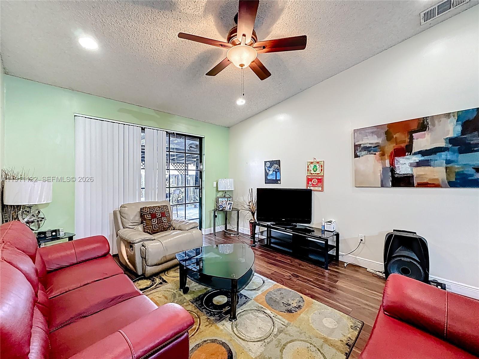 COUNTRY LAKE MANORS TOWNH - Residential