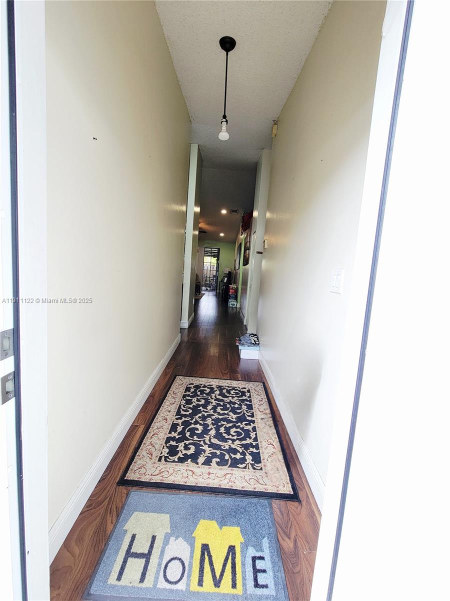 COUNTRY LAKE MANORS TOWNH - Residential