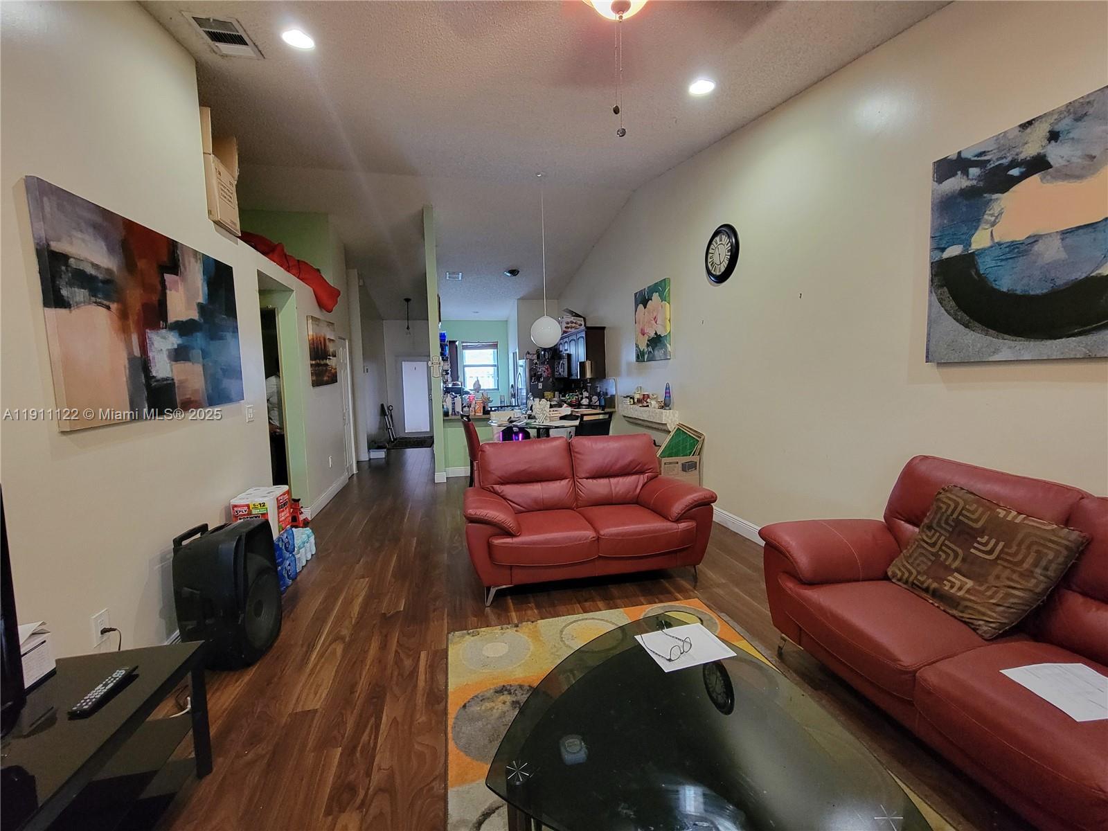 COUNTRY LAKE MANORS TOWNH - Residential